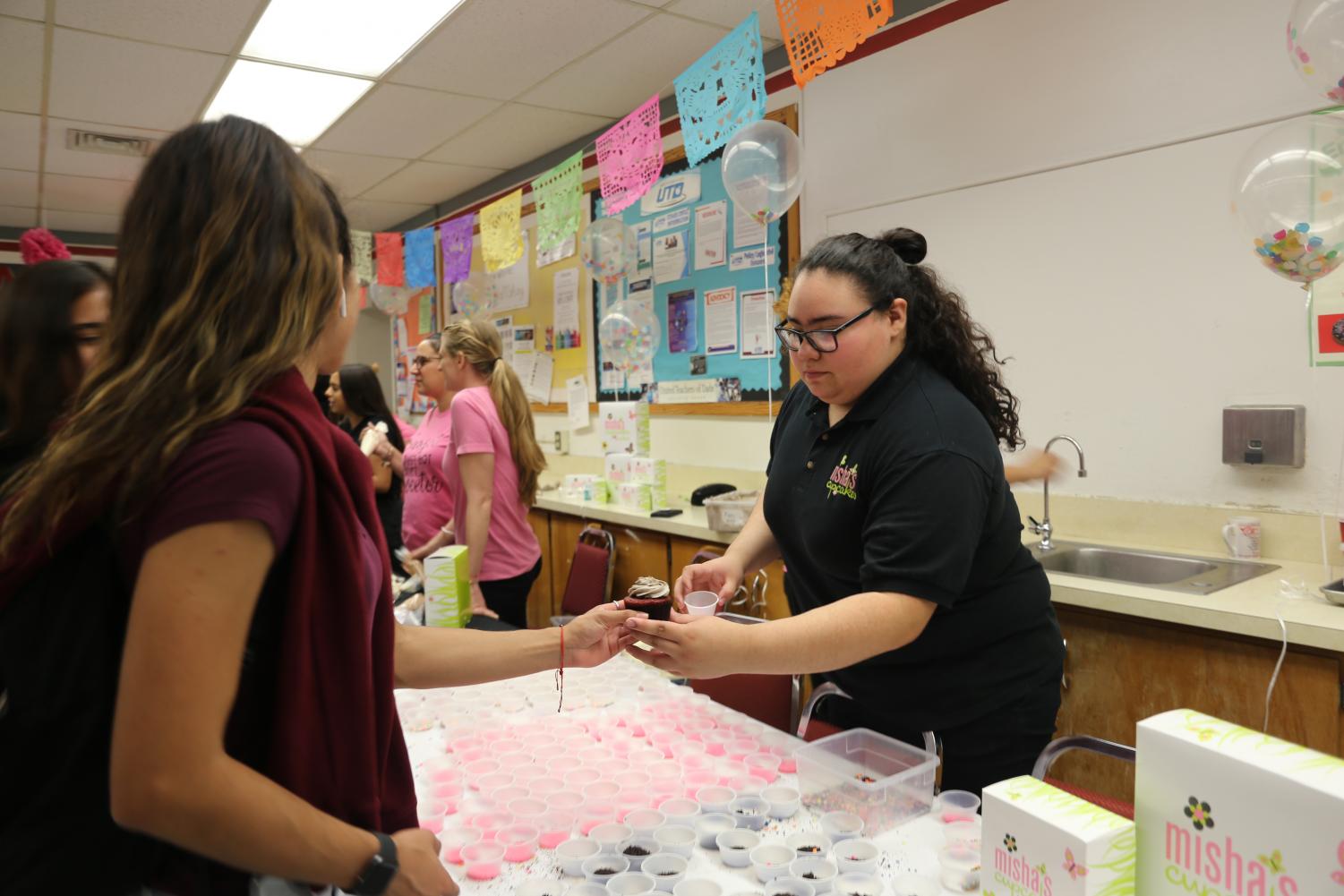 Senior Treat Day 2019: Build Your Own Cupcake