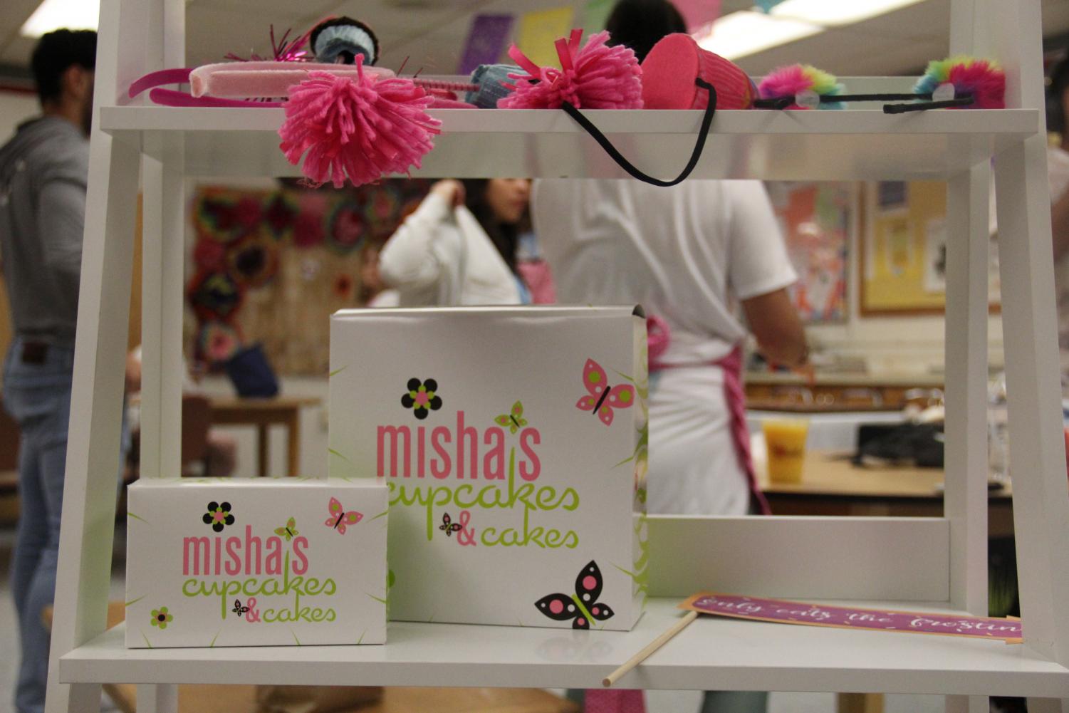 Senior Treat Day 2019: Build Your Own Cupcake