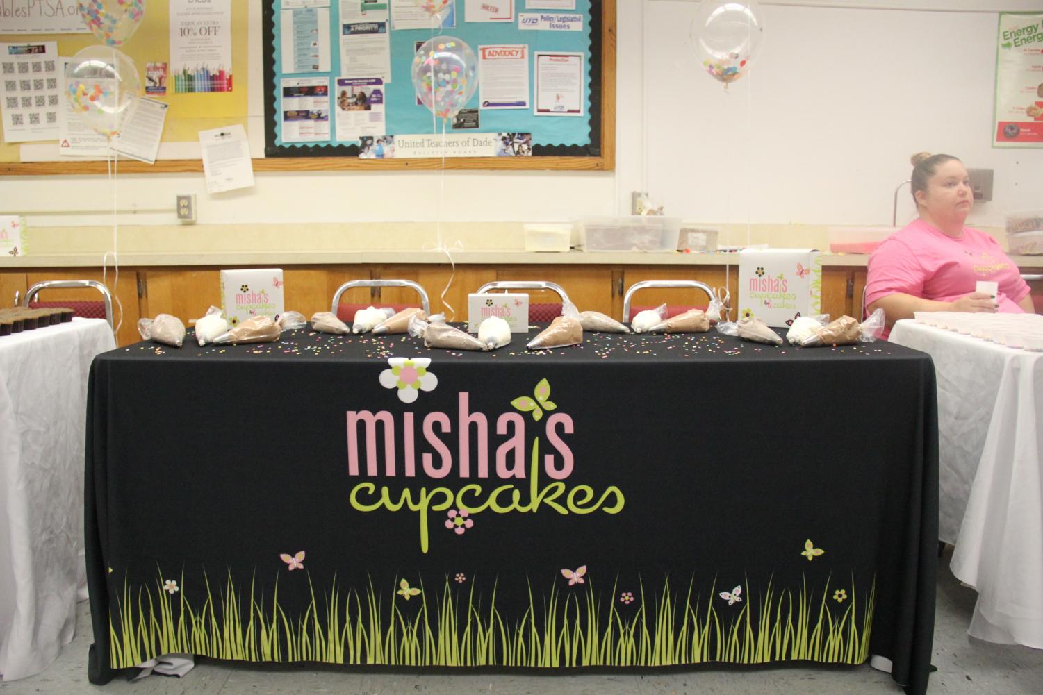 Senior Treat Day 2019: Build Your Own Cupcake