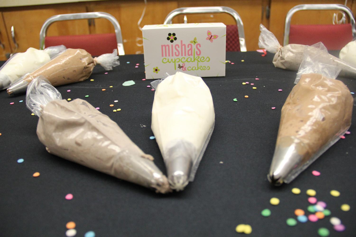 Senior Treat Day 2019: Build Your Own Cupcake