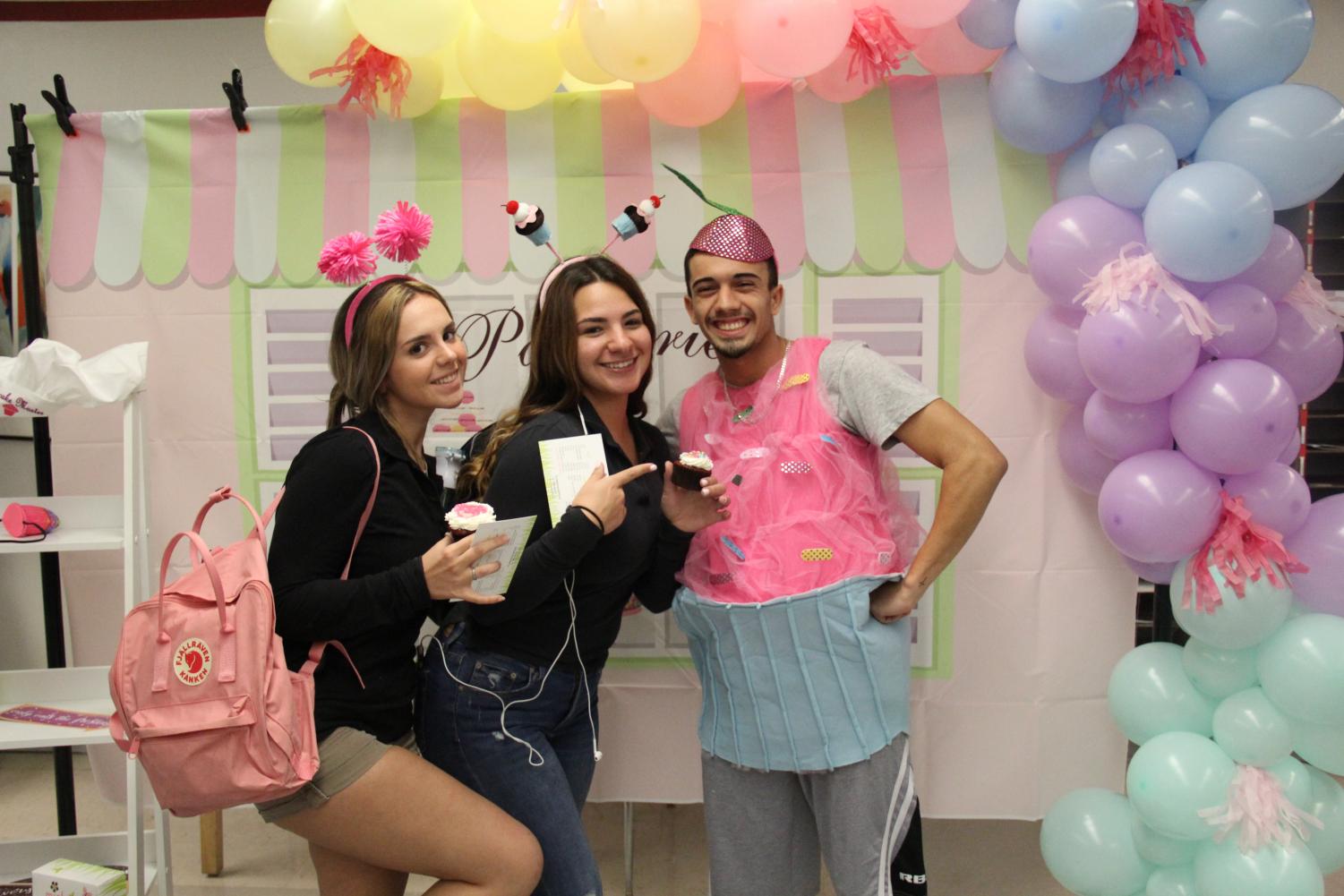 Senior Treat Day 2019: Build Your Own Cupcake