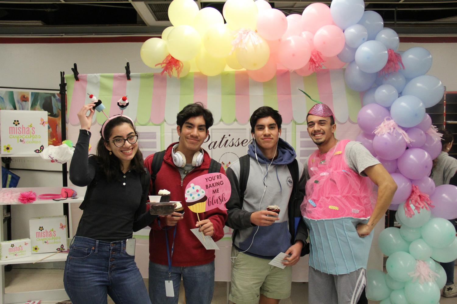 Senior Treat Day 2019: Build Your Own Cupcake