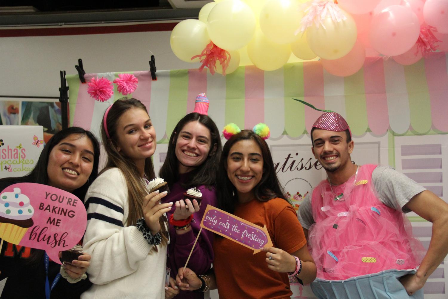 Senior Treat Day 2019: Build Your Own Cupcake