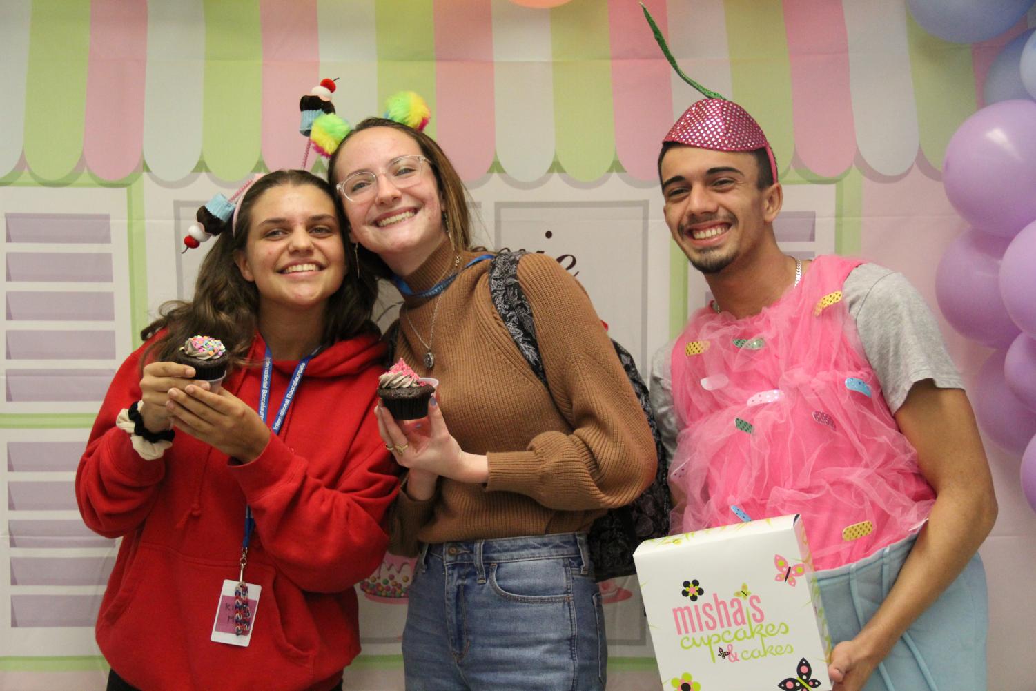 Senior Treat Day 2019: Build Your Own Cupcake