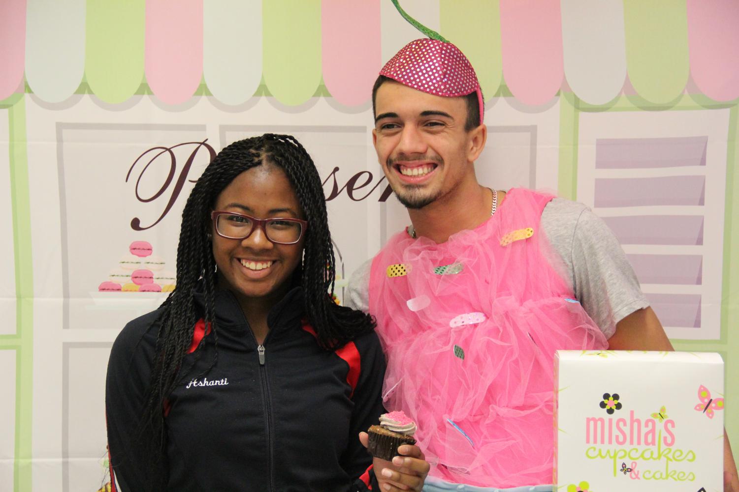 Senior Treat Day 2019: Build Your Own Cupcake