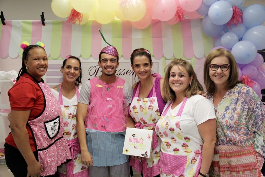 Near the end, all the volunteers posed for a photo in celebration of their successful treat day.