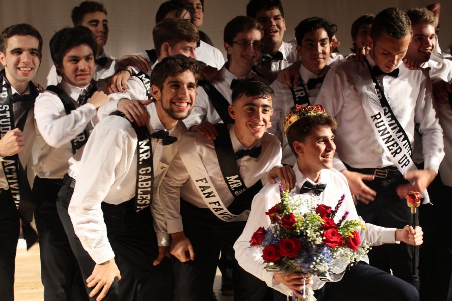 After the Mr. Coral Gables show, all of the contestants posed for one final picture with each other.