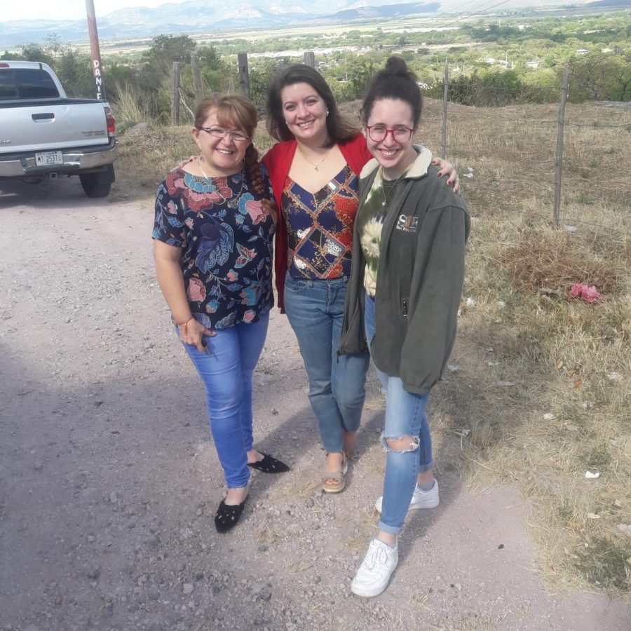 Denise Cuevas, her mother and aunt on the side of the road on their way to the city of Managua.