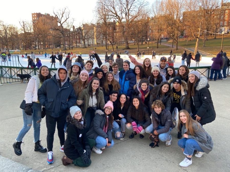 The students participating in the Harvard Model Congress Trip pose fro a group photo in front of the Frog Pond. 