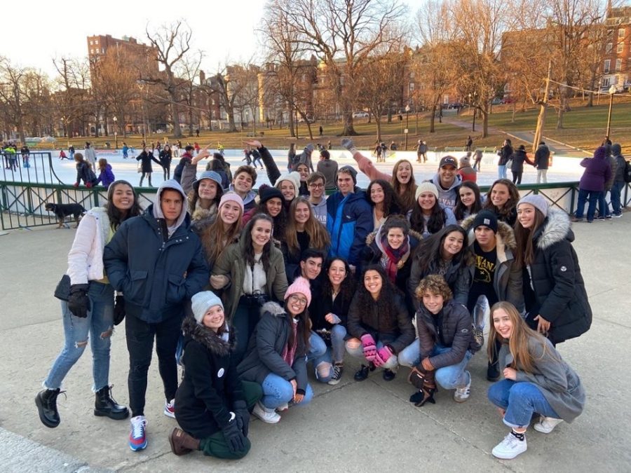 The students participating in the Harvard Model Congress Trip pose fro a group photo in front of the Frog Pond.