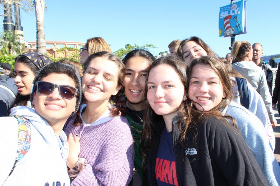 Seniors Jonathan Rodriguez, Sofia Alfonso, Isabel Jaen, Ellie Morris and Marina Tischenkel smile as they enjoy their time at Gradbash.