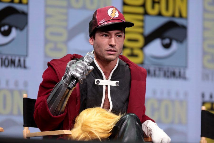 Ezra+Miller+at+the+2017+Comi-Con+discussion+panel.+