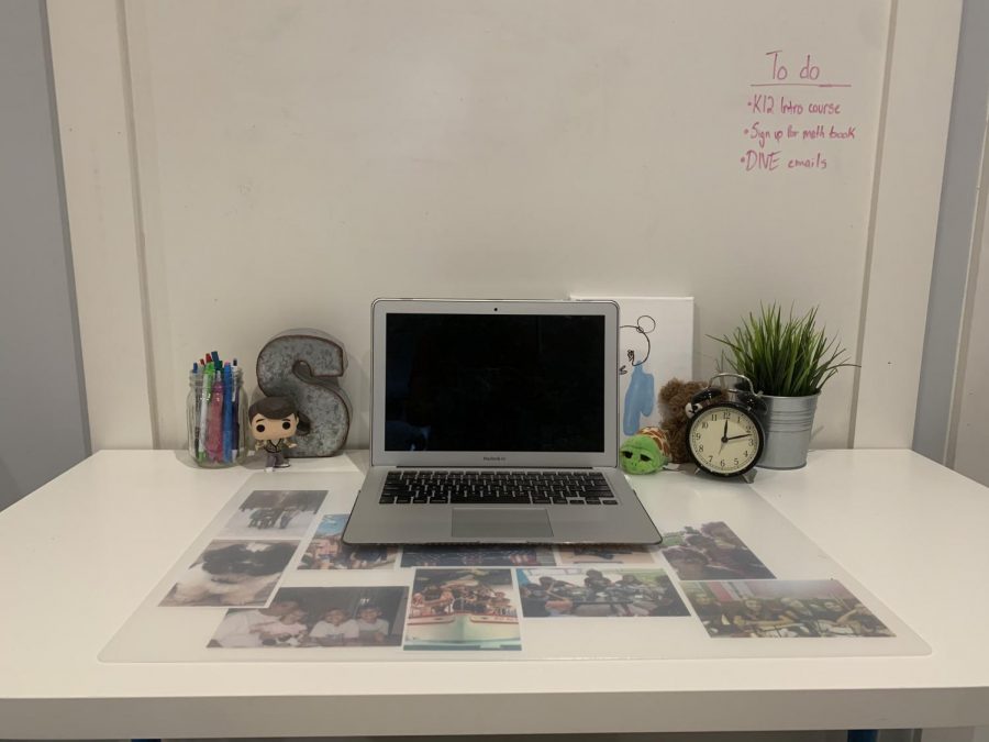 Little things like plants, decorative figures, and plush toys play a key role in making a desk look fantastic. 