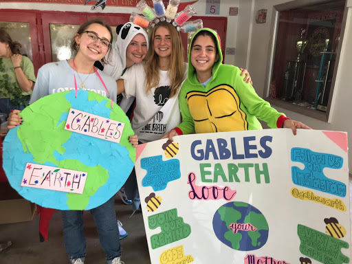 Current Gables Earth Co-Presidents, Ana Bermudez (far left) and Lauren Gregorio advocate for their club at the 2019-2020 annual club fair!