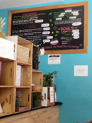 With the Power Breakfast and bowls being written on this side. Banana Berry writes using bright, colorful chalks and drawings to pleasure the eye. They are also looking to hire those who are interested.