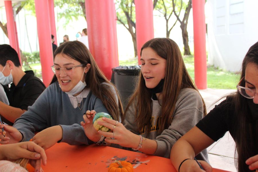 At the Adopt-a-Freshman meeting, students were able to bond with upperclassmen mentors while painting. 