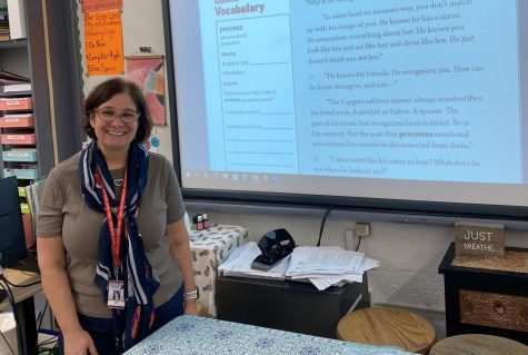 To start off the week, Ms.Linares usually teaches her students vocabulary and helps them practice how to use the words in various sentences.