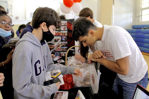 Instead of attending an honor roll ceremony, Ponce’s students were given the chance to spin a prize wheel and win some Ponce-themed treats.