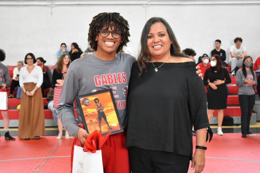 Senior Roberto Campos posed with his mother on Senior Wrestling Night.