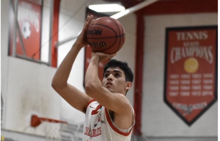 Varsity+captain+for+the+Gables+basketball+team%2C+Romulo+Delgado-Gonzalez+will+continue+to+pursue+the+sport+at+MIT.