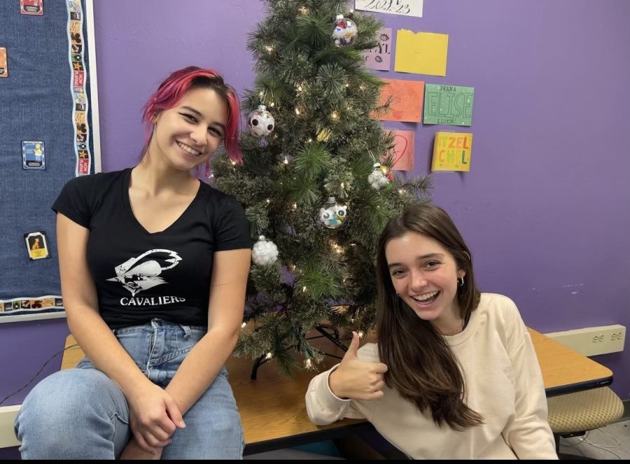 Editors in Chief Cheryl Fiffe and Marta Camps-Gonzalez preparing the Christmas tree as an activity part of Catharsis sharing day. 