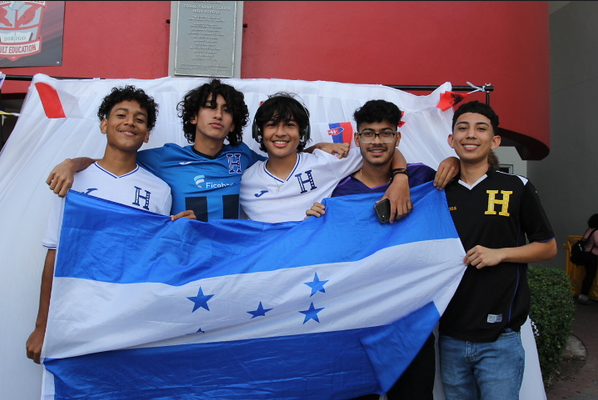 A group of students shower the camera with Honduras colors. 