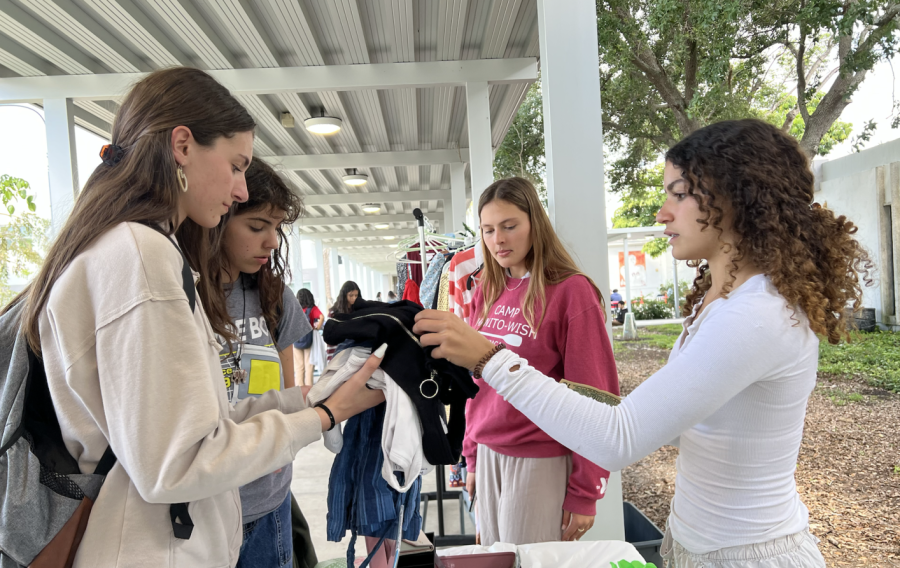 With bustling stands, CavsCloset is grateful for the hard work of dedicated volunteers. Yearbook Editor-in-Chief Amalia Garrido helped costumers with the check-out process.