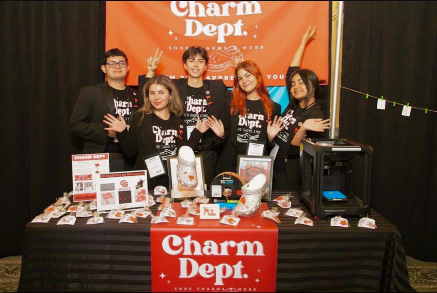 Through leading their team for months, the five junior captains, Rubioperdomo, Samper, Vinneccy, Diez, and Montano-Abarca (from left to right) transcended the notion of Croc Charms as a mere temporary business challenge, revealing the full extent of their potential, all due to Daniel Pozo’s visionary idea of the product.