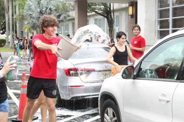 CAF&DM held their annual car wash on Sept. 24, in which over 30 journalists volunteered to wash cars. All publications joined together to raise money for their academy.
