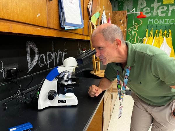 Mr. Molina dives deep into the anatomy of the sample he analyzes, using his microscope to get a closer look into the science behind it. 