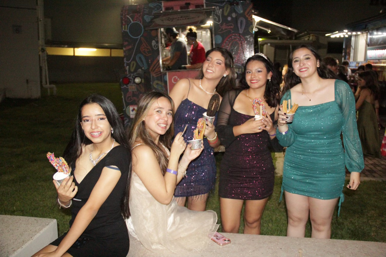 Students Dance Under the Stars During Homecoming