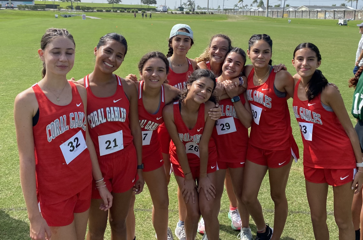 The girls take a picture before the start of their race. Captain Catalina Quinteros motivated the girls with a few words, which raised their moods.