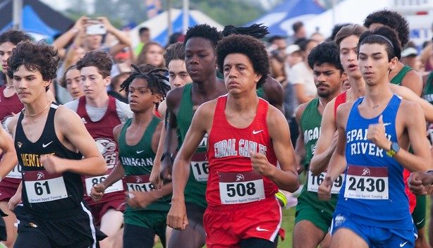 Starting off his Spanish River Invitational race strong, Roles-Fotso pushes through the pain. With a strong mindset, he was able to achieve a personal record on Sept. 23.