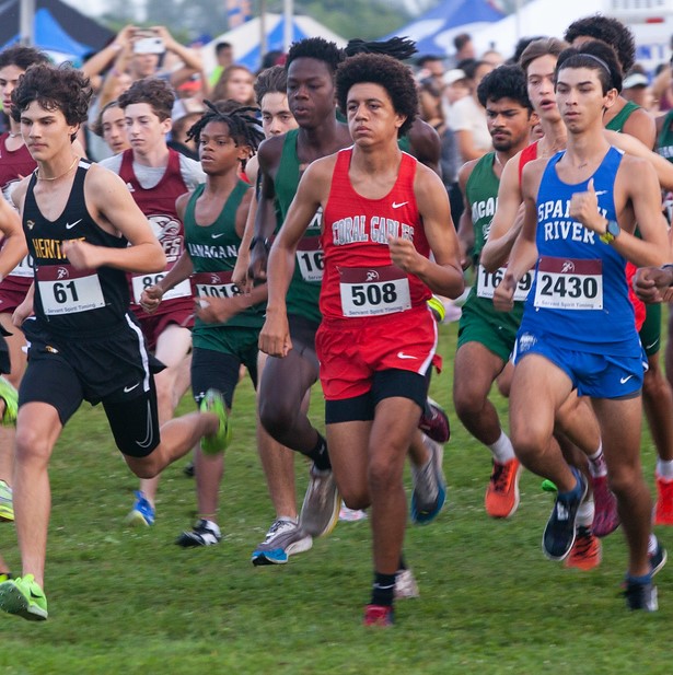 Starting off his Spanish River Invitational race strong, Roles-Fotso pushes through the pain. With a strong mindset, he was able to achieve a personal record on Sept. 23.