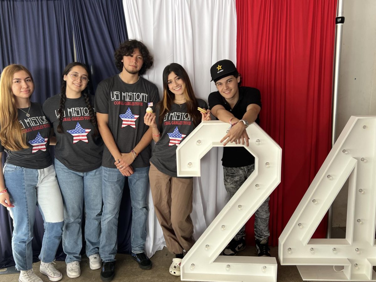 Wanting to make the event memorable, seniors headed on over to the photo booth, where they posed with their ’24 graduation symbol.