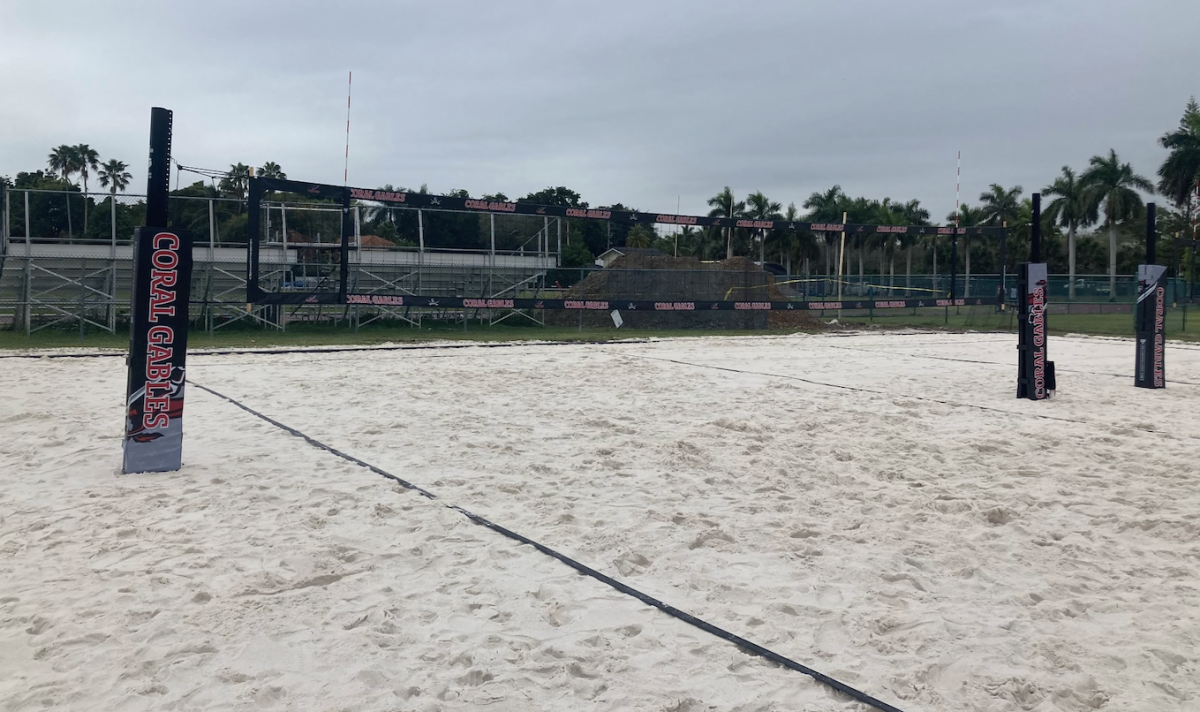 The volleyball courts are stationed in front of the Gables track. Enough space for two courts, the beach volleyball teams will start practicing on this terrain very soon. 