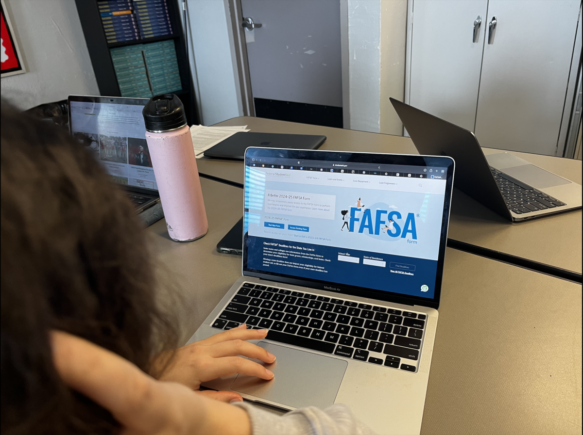 Struggling to cope with the FAFSA error, student fill out their applications in hope of receiving aid for the 2024-2025 school year.