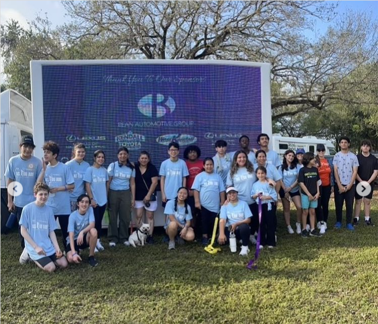 Before the walk began, Interact members gathered around for a photo that held the memories of a productive day. 