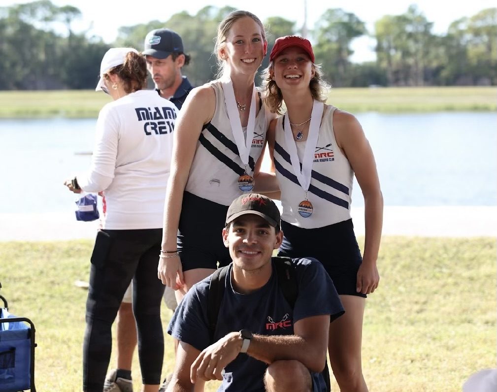 Before the race, Hugot, her teammate and her coach cheese for a picture.