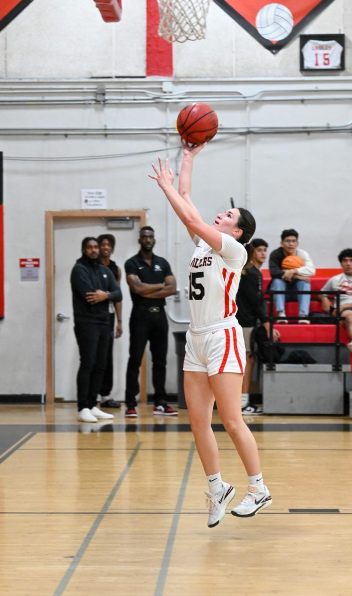 Veronica Trueba making a lay-up for Gables.