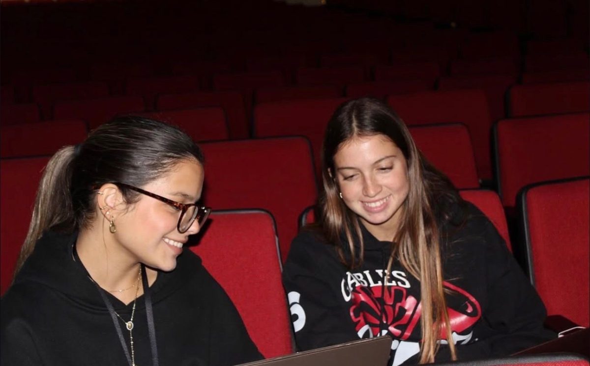 One-on-one conversations between experienced seniors and curious juniors, helped put the IB Class of 2027 back on track for their EE. 